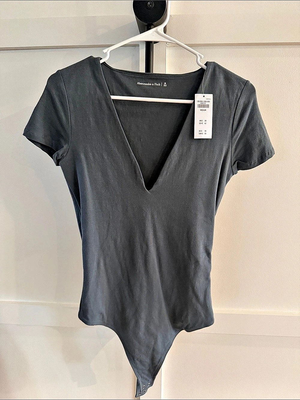 Abercrombie & Fitch Seamless Fabric V-Neck Bodysuit Size M